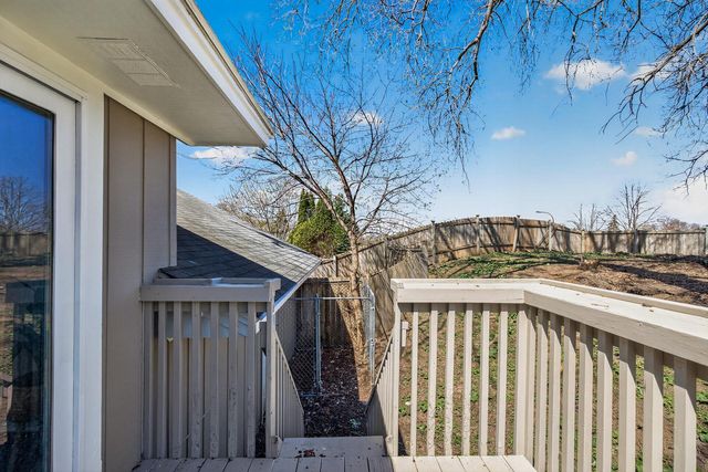 116 Knoll Circle E, Burnsville, MN 55337