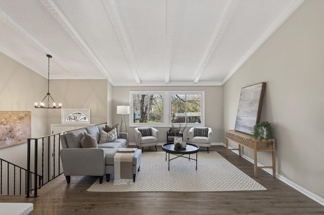 116 Knoll Circle E, Burnsville, MN 55337