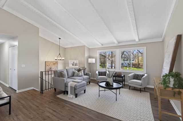 116 Knoll Circle E, Burnsville, MN 55337