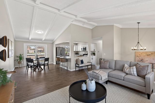 116 Knoll Circle E, Burnsville, MN 55337