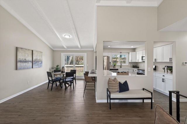 116 Knoll Circle E, Burnsville, MN 55337