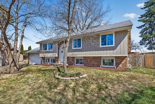 116 Knoll Circle E, Burnsville, MN 55337