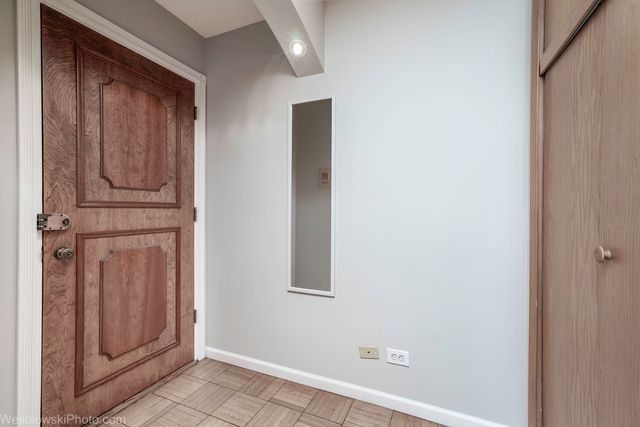 7210 Oak Avenue 4SW, River Forest, IL 60305