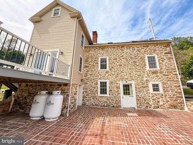 89 RACE ST, Bechtelsville, PA 19505