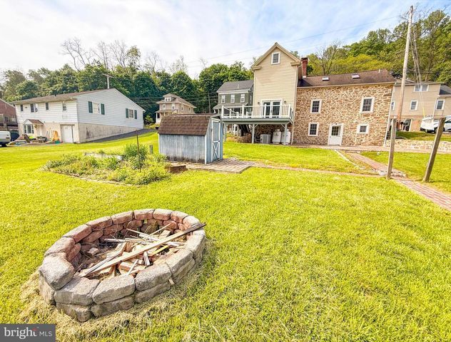 89 RACE ST, Bechtelsville, PA 19505