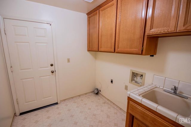 7408 Feather River Drive, Bakersfield, CA 93308