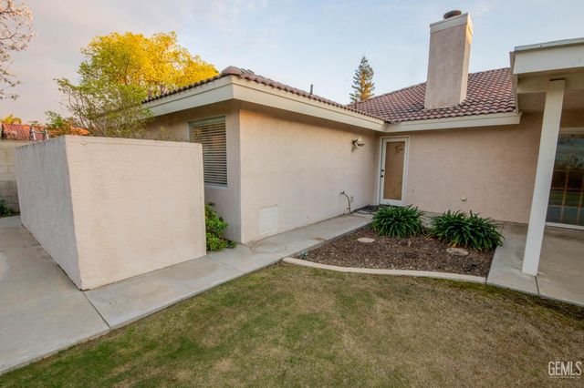 7408 Feather River Drive, Bakersfield, CA 93308