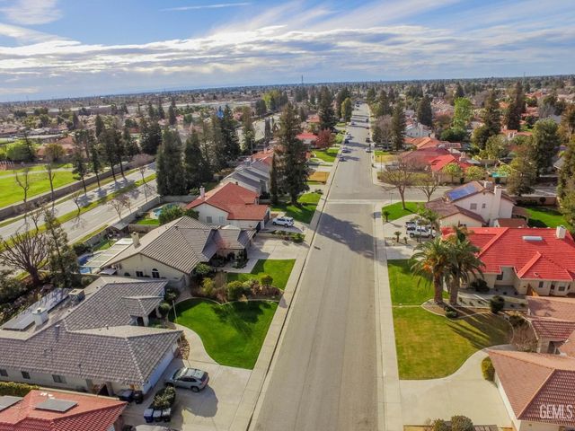 7408 Feather River Drive, Bakersfield, CA 93308