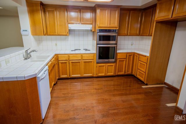 7408 Feather River Drive, Bakersfield, CA 93308