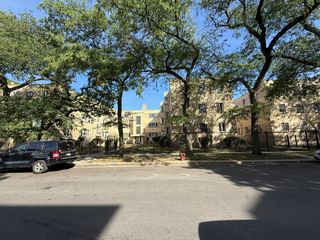 2032 E 72nd Place 2E, Chicago, IL 60649