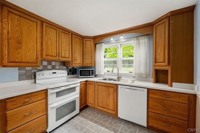 8940 Cazenovia Road, Pompey, NY 13138