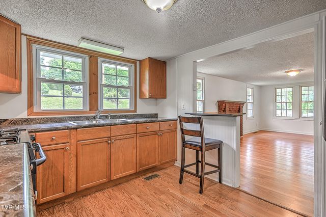 510 Cherokee Drive, Mount Carmel, TN 37645
