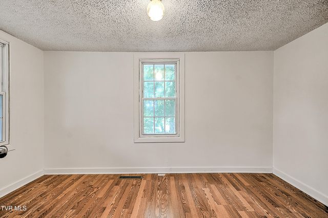 510 Cherokee Drive, Mount Carmel, TN 37645