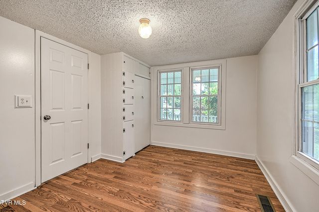 510 Cherokee Drive, Mount Carmel, TN 37645