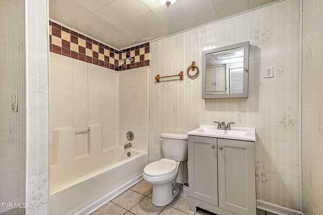 510 Cherokee Drive, Mount Carmel, TN 37645