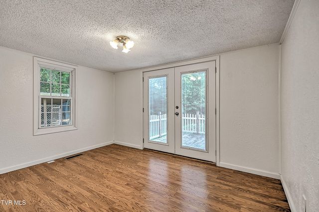 510 Cherokee Drive, Mount Carmel, TN 37645