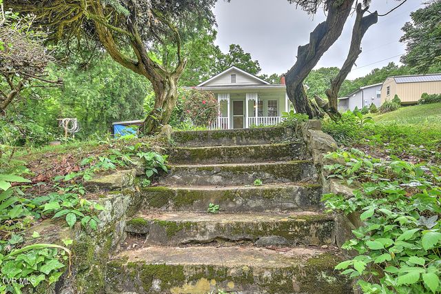 510 Cherokee Drive, Mount Carmel, TN 37645