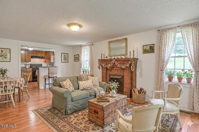 510 Cherokee Drive, Mount Carmel, TN 37645