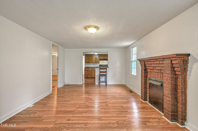510 Cherokee Drive, Mount Carmel, TN 37645