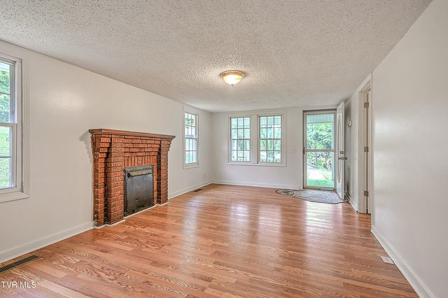 510 Cherokee Drive, Mount Carmel, TN 37645