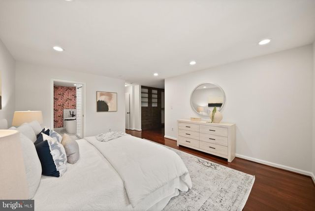 2024 HIGHBORO WAY, Falls Church, VA 22043