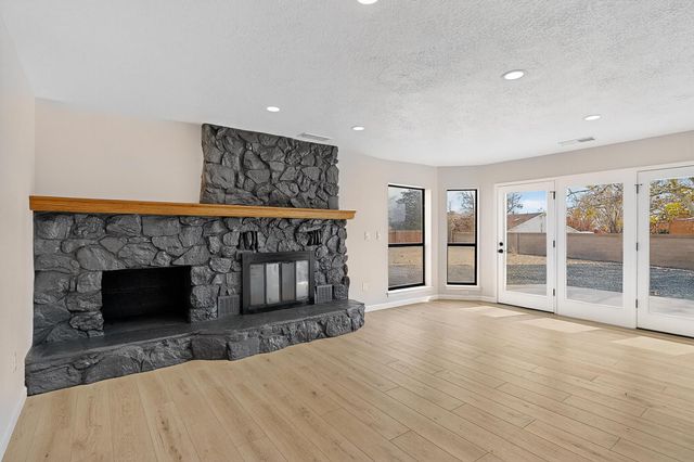 5220 Irving Boulevard NW, Albuquerque, NM 87114