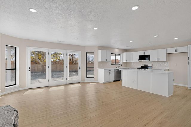 5220 Irving Boulevard NW, Albuquerque, NM 87114