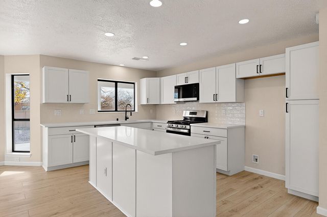 5220 Irving Boulevard NW, Albuquerque, NM 87114