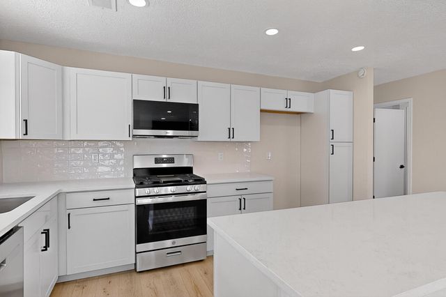 5220 Irving Boulevard NW, Albuquerque, NM 87114