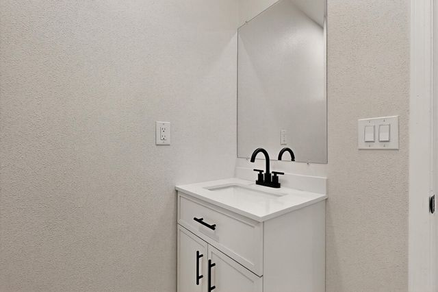 5220 Irving Boulevard NW, Albuquerque, NM 87114