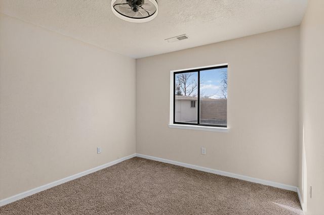 5220 Irving Boulevard NW, Albuquerque, NM 87114