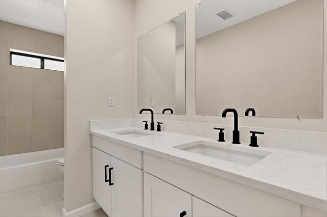 5220 Irving Boulevard NW, Albuquerque, NM 87114