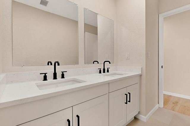 5220 Irving Boulevard NW, Albuquerque, NM 87114