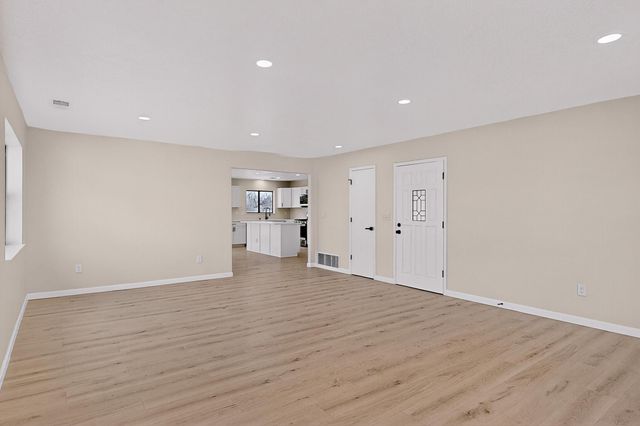 5220 Irving Boulevard NW, Albuquerque, NM 87114