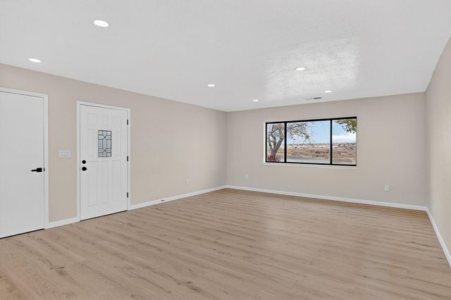 5220 Irving Boulevard NW, Albuquerque, NM 87114