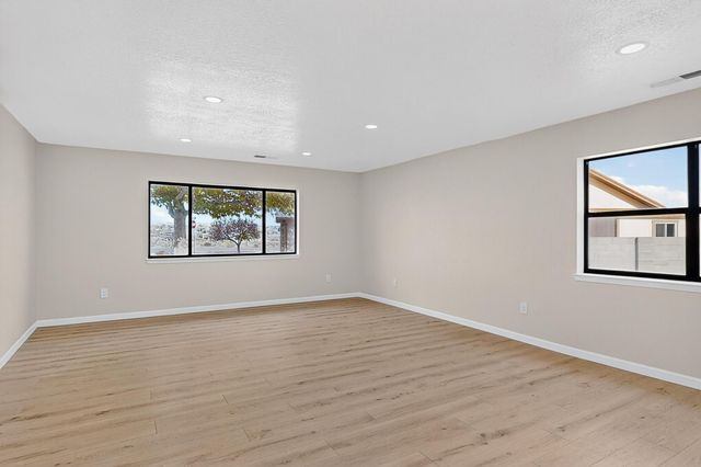 5220 Irving Boulevard NW, Albuquerque, NM 87114