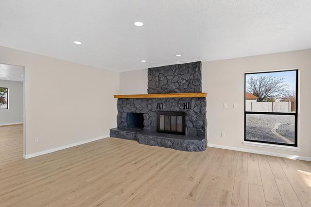 5220 Irving Boulevard NW, Albuquerque, NM 87114