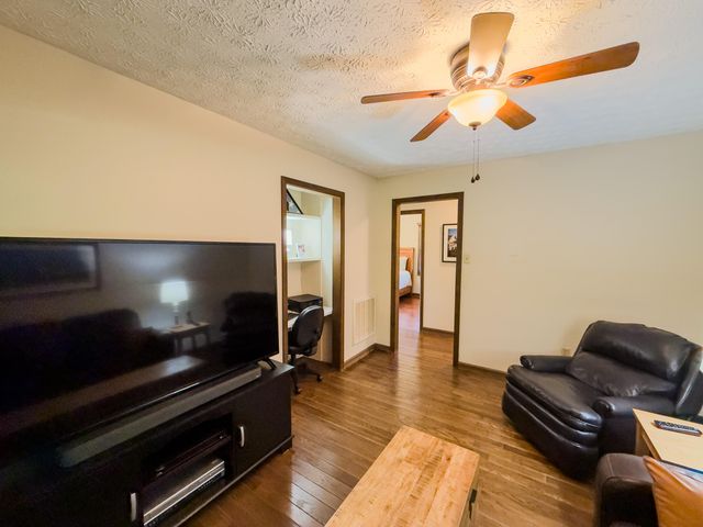 2774 Sasser Road, London, KY 40744