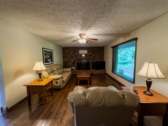 2774 Sasser Road, London, KY 40744