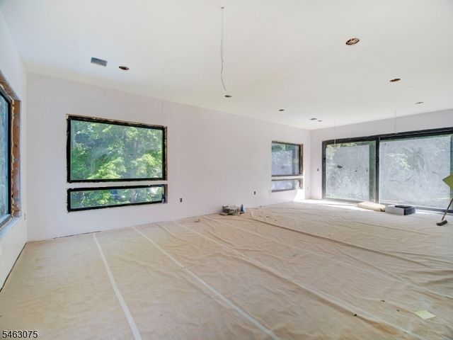 18 Rambling Brook Rd, Upper Saddle River Boro, NJ 07458