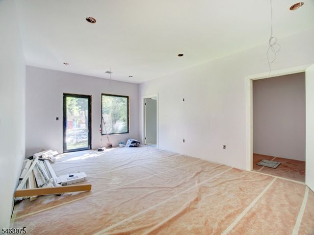 18 Rambling Brook Rd, Upper Saddle River Boro, NJ 07458