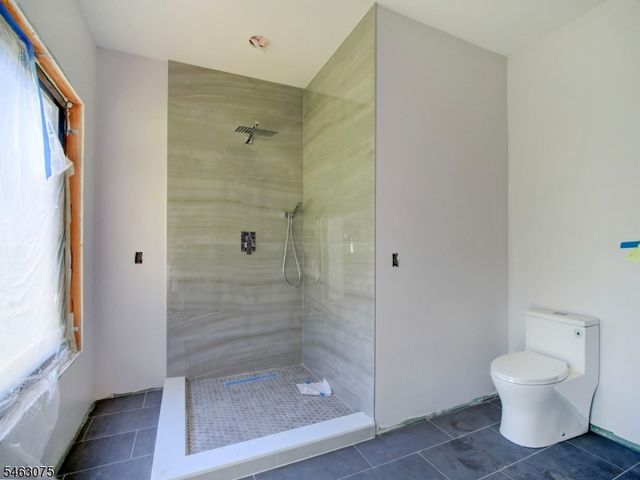 18 Rambling Brook Rd, Upper Saddle River Boro, NJ 07458