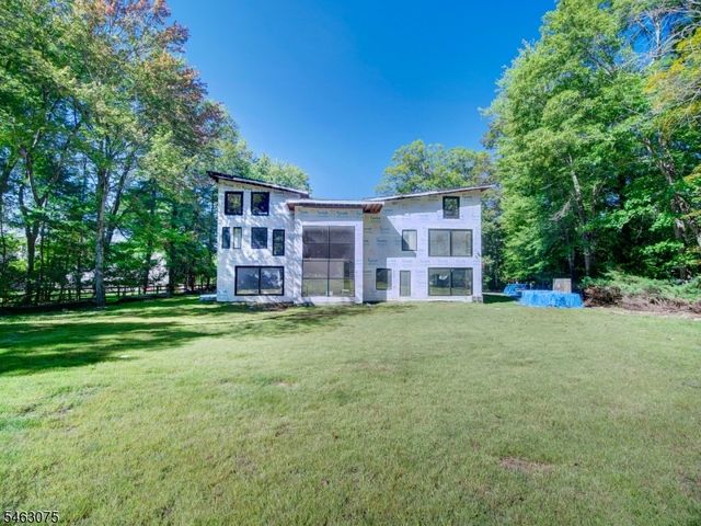 18 Rambling Brook Rd, Upper Saddle River Boro, NJ 07458