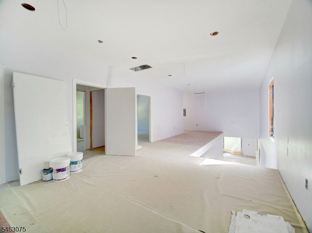 18 Rambling Brook Rd, Upper Saddle River Boro, NJ 07458