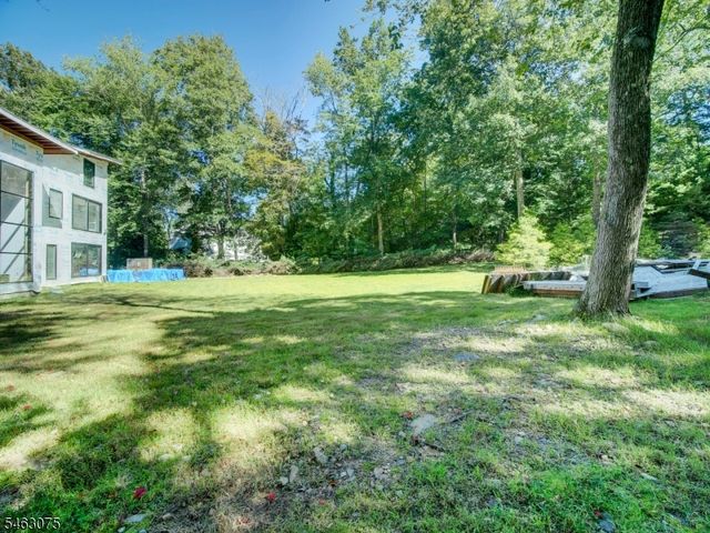 18 Rambling Brook Rd, Upper Saddle River Boro, NJ 07458