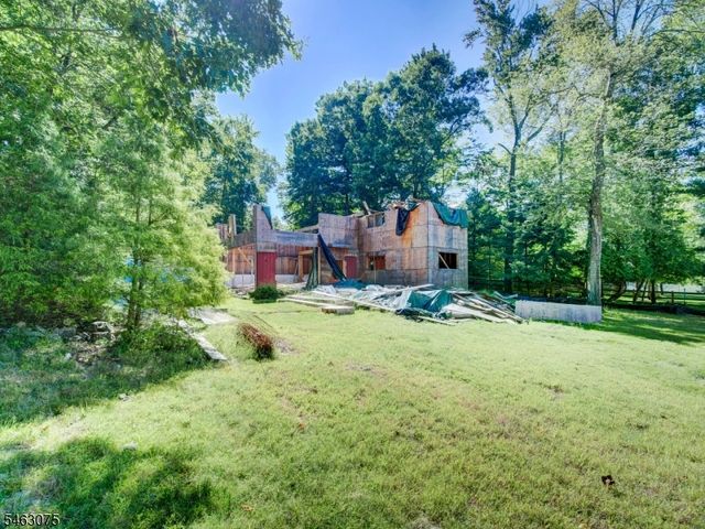 18 Rambling Brook Rd, Upper Saddle River Boro, NJ 07458