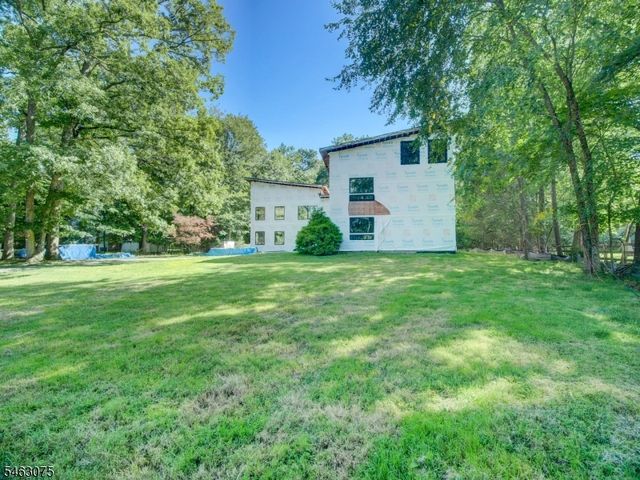 18 Rambling Brook Rd, Upper Saddle River Boro, NJ 07458