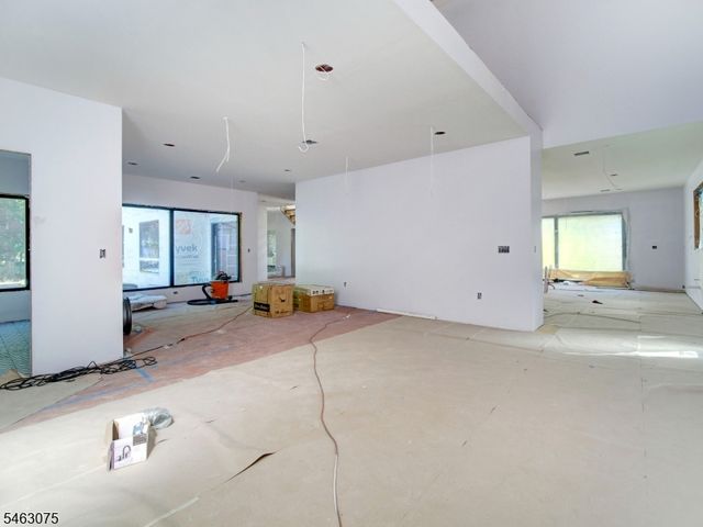 18 Rambling Brook Rd, Upper Saddle River Boro, NJ 07458