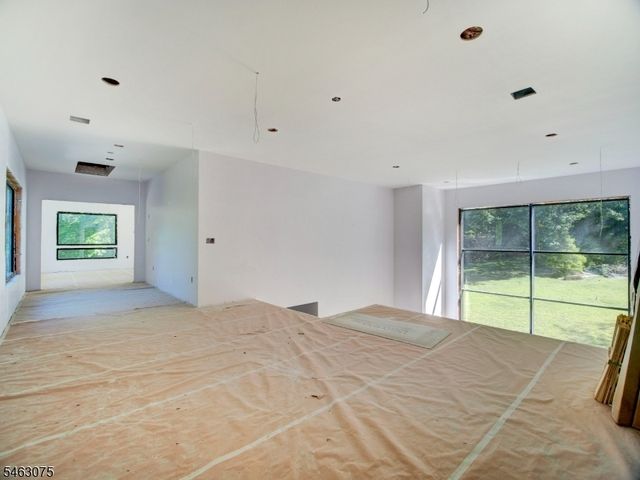 18 Rambling Brook Rd, Upper Saddle River Boro, NJ 07458