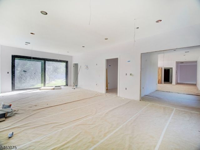 18 Rambling Brook Rd, Upper Saddle River Boro, NJ 07458